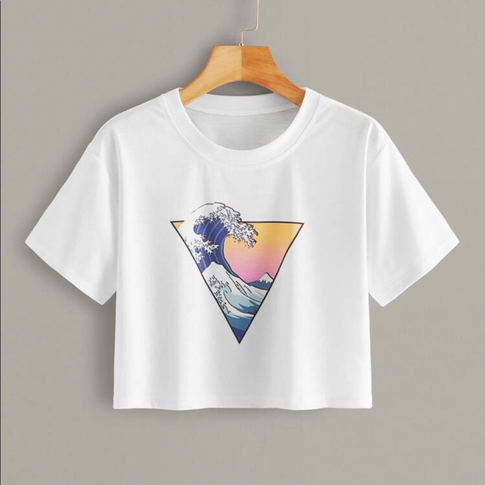 A graphic cropped tee shirt with a wave design